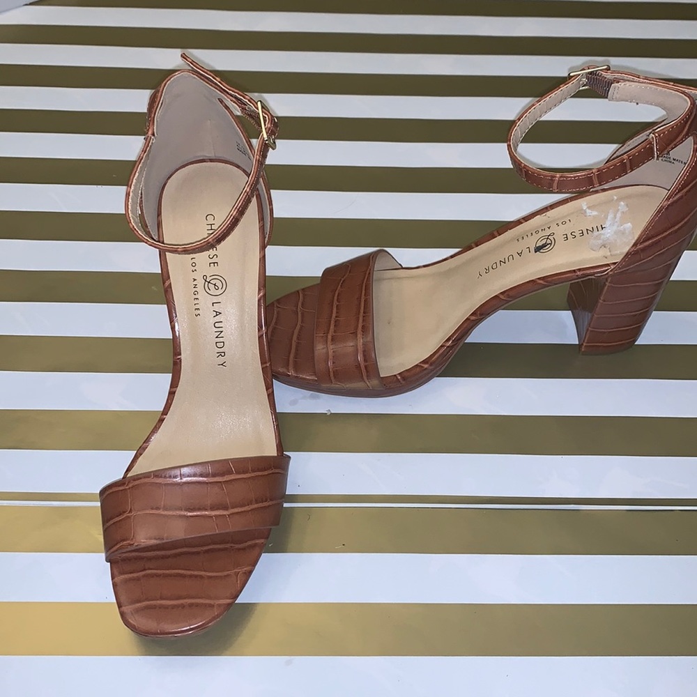 Chinese Laundry Crocodile Embossed Sandal - Brown size 8